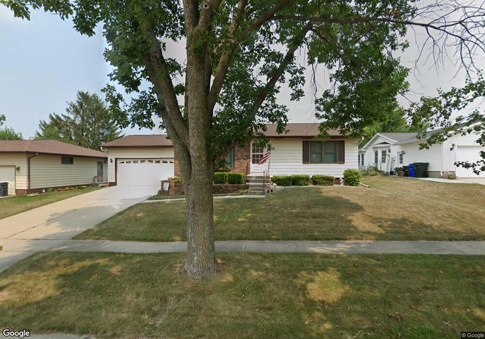 3914 Heather Ct SW, Cedar Rapids, IA 52404 - photo 1