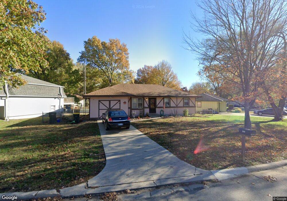 321 Highland Rd, Lansing, KS 66043 - photo 1