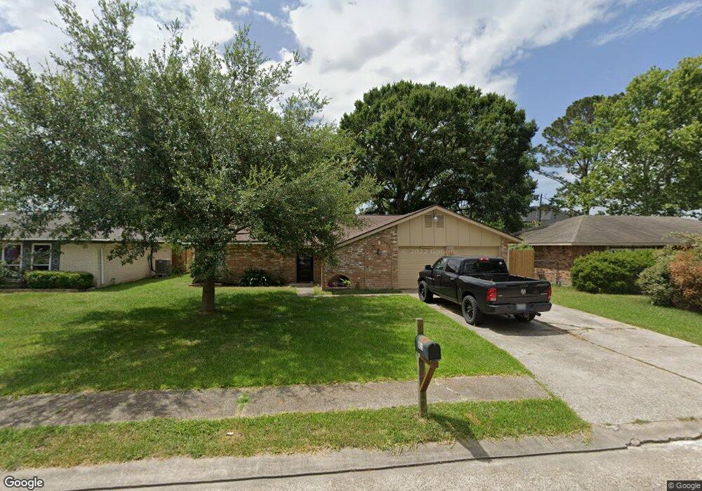 811 Circle Way, Alvin, TX 77511 - photo 1