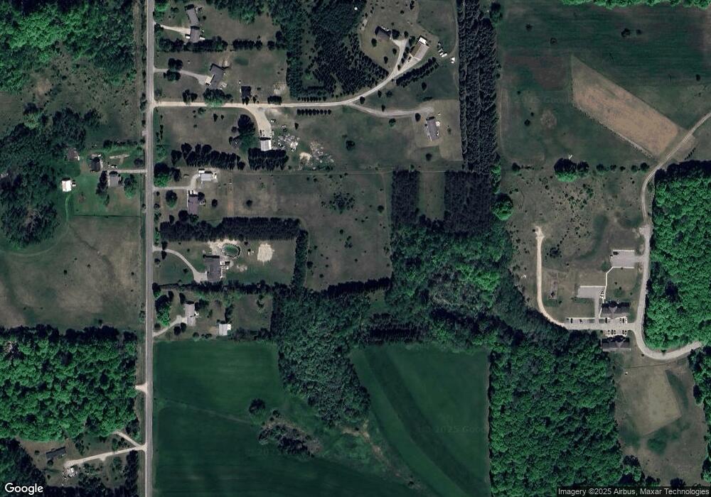 10346 Burnett Rd, Charlevoix, MI 49720 - photo 1