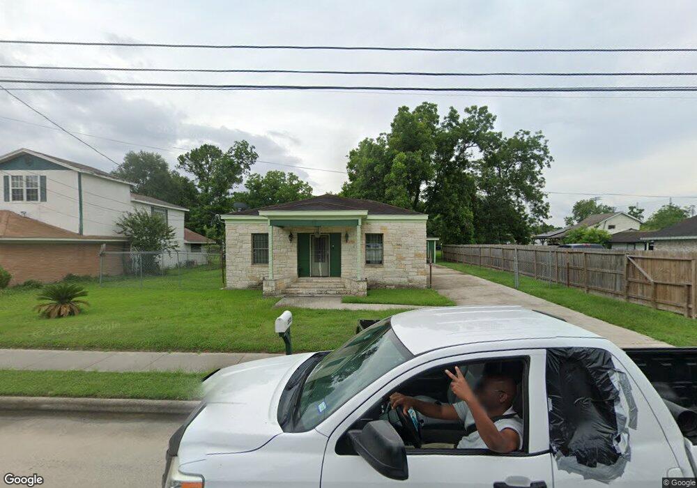 2525 S Victory Dr, Houston, TX 77088 - photo 1