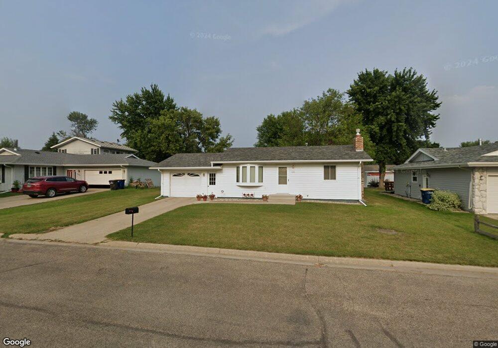 238 18th Ave NE, Jamestown, ND 58401 - photo 1