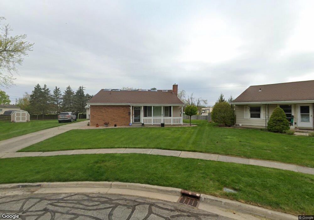 261 Renfrew Ct, Adrian, MI 49221 - photo 1