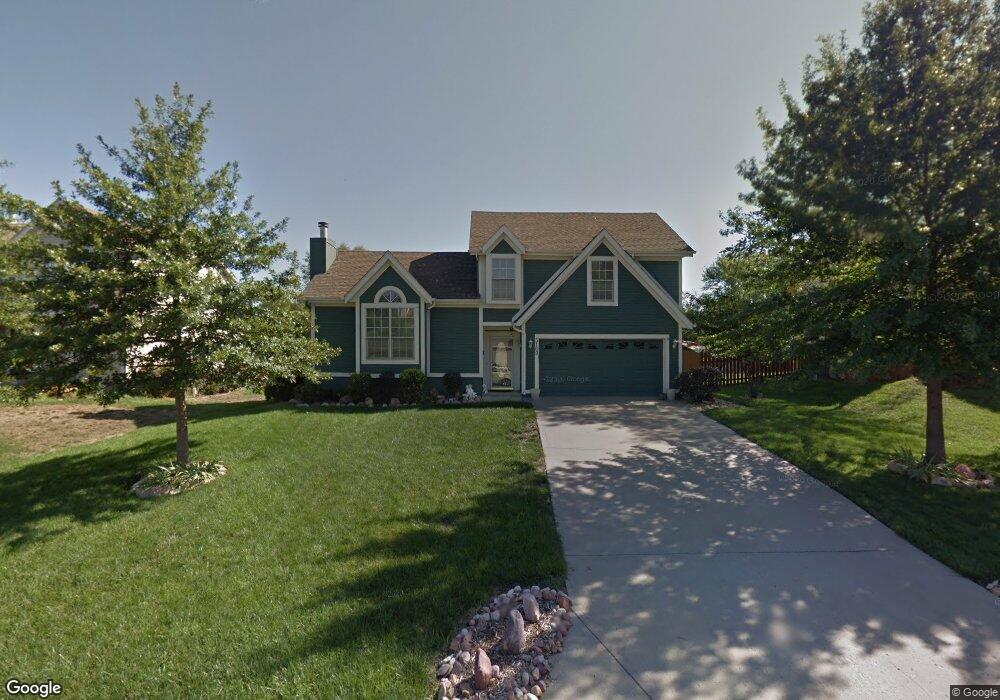 5169 Lakecrest Dr, Shawnee, KS 66218 - photo 1