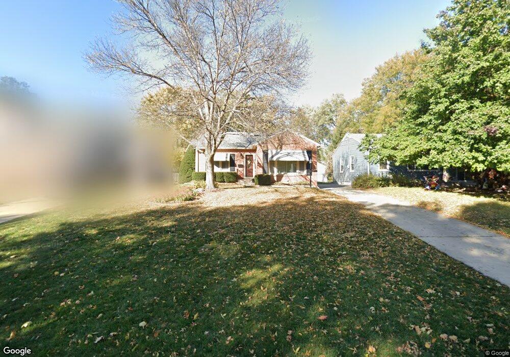 3913 Clinton Ave, Des Moines, IA 50310 - photo 1