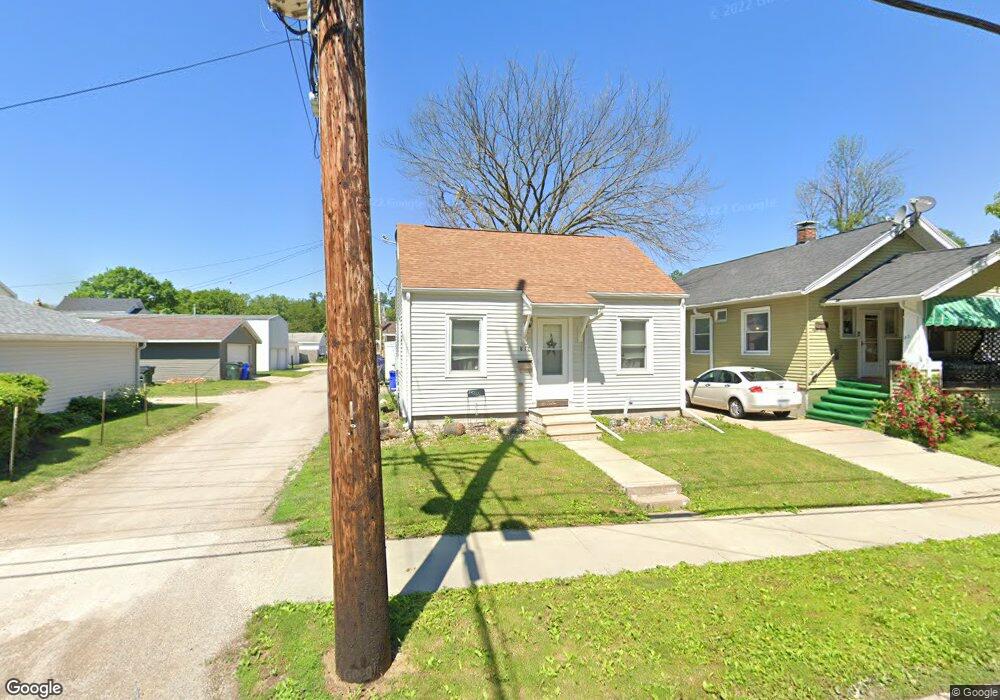 816 10th St NW, Cedar Rapids, IA 52405 - photo 1