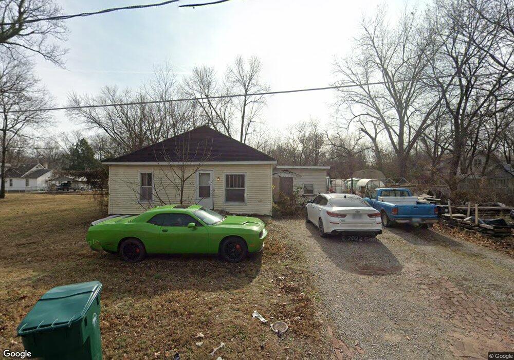 1820 Maple Ave, Parsons, KS 67357 - photo 1