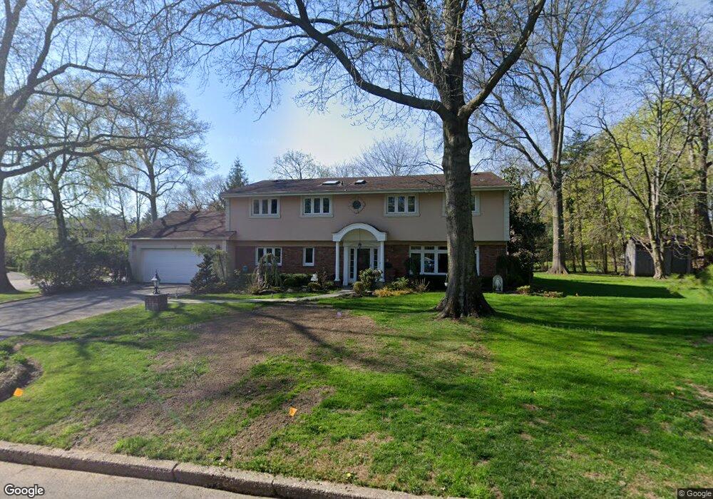 4 Waring Dr, Manhasset, NY 11030 - photo 1