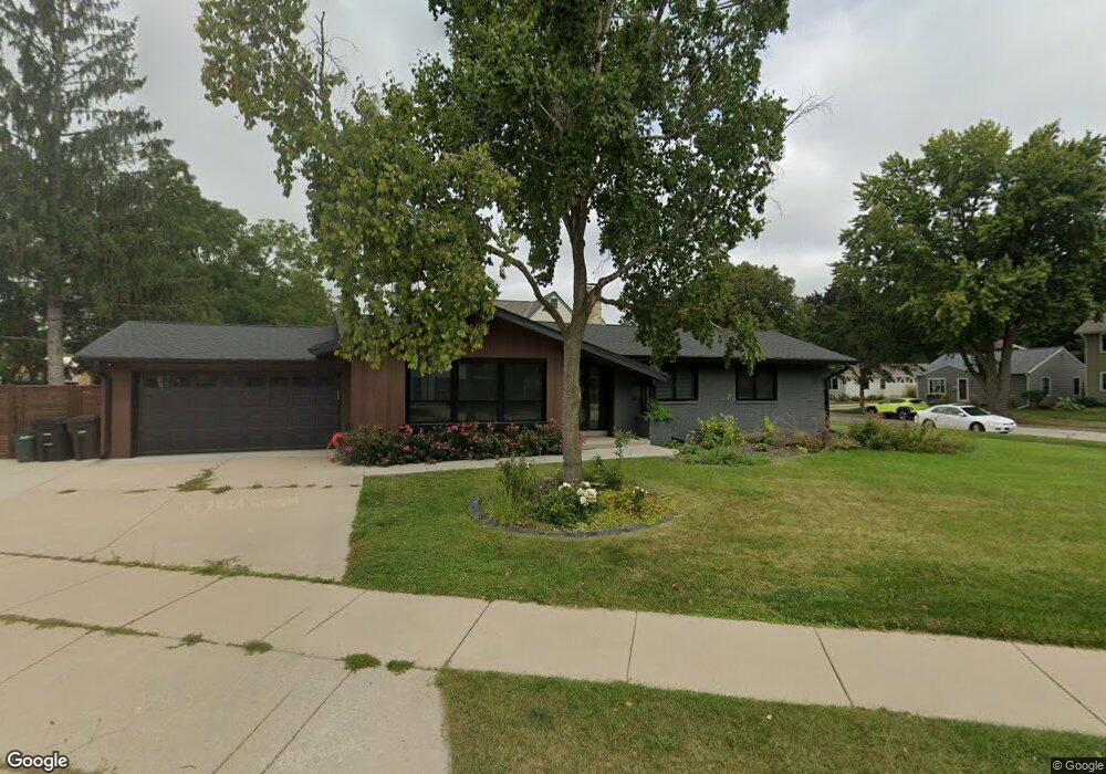 726 W Wisconsin Ave, Oconomowoc, WI 53066 - photo 1