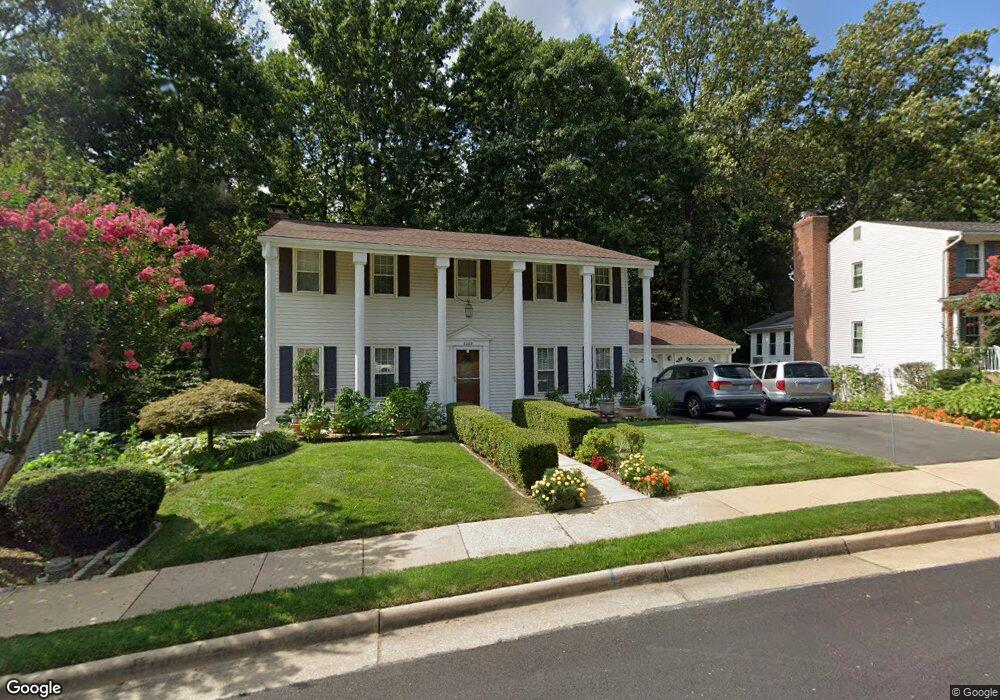 8008 Diving Cliff Ln, Springfield, VA 22153 - photo 1