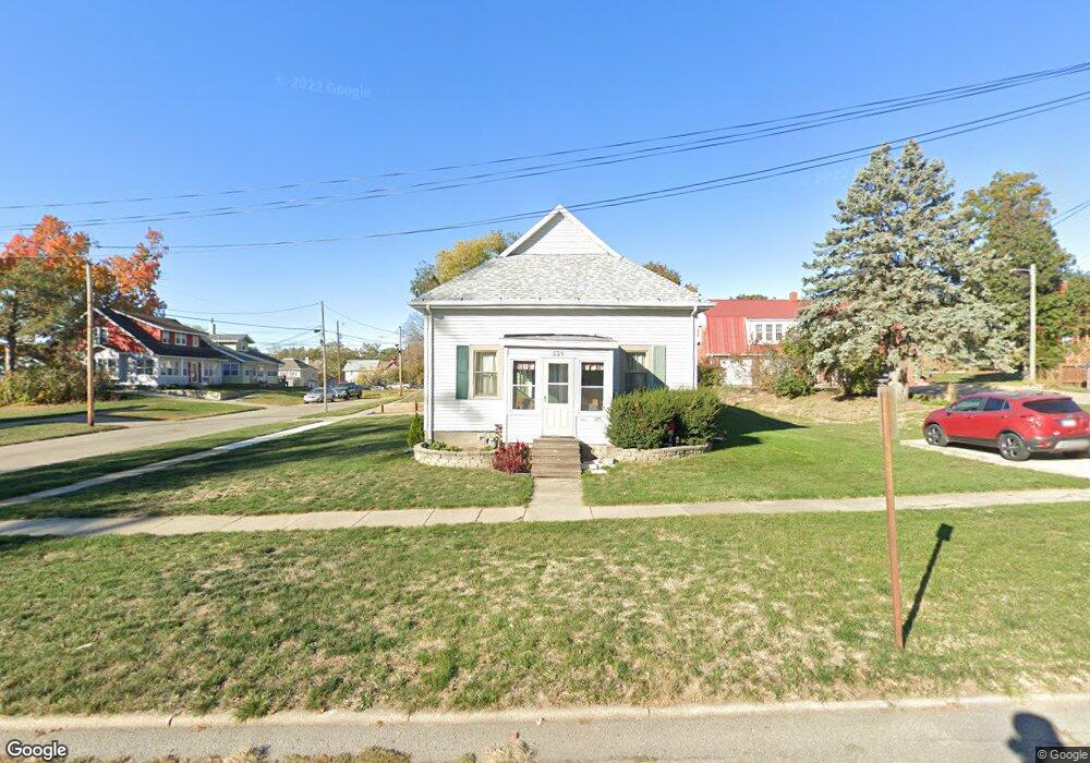 325 E 2nd St S, Newton, IA 50208 - photo 1