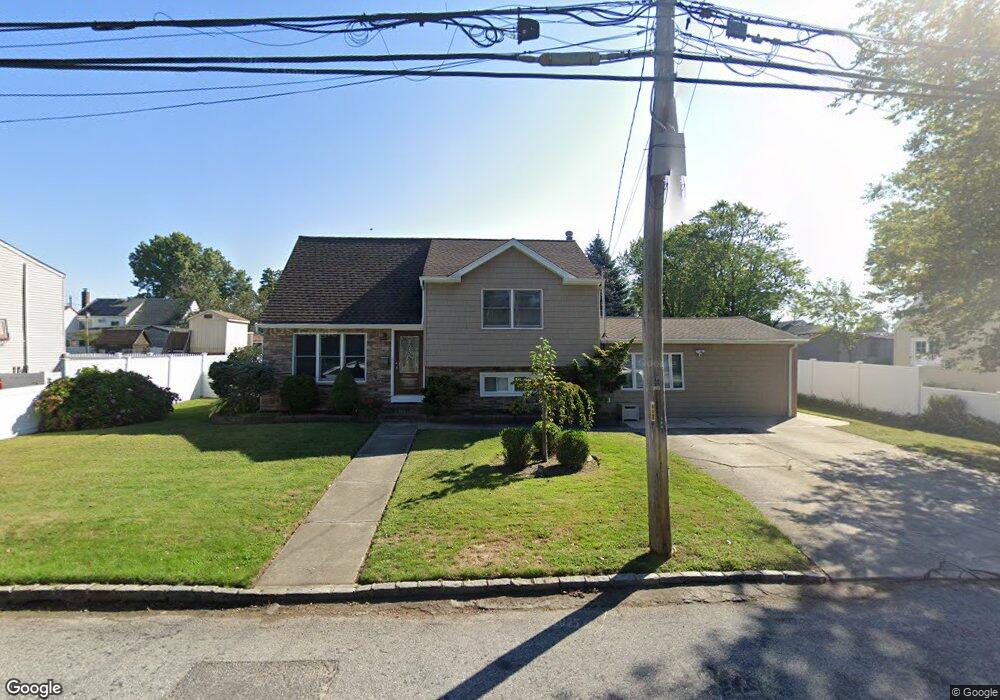 568 S 8th St, Lindenhurst, NY 11757 - photo 1