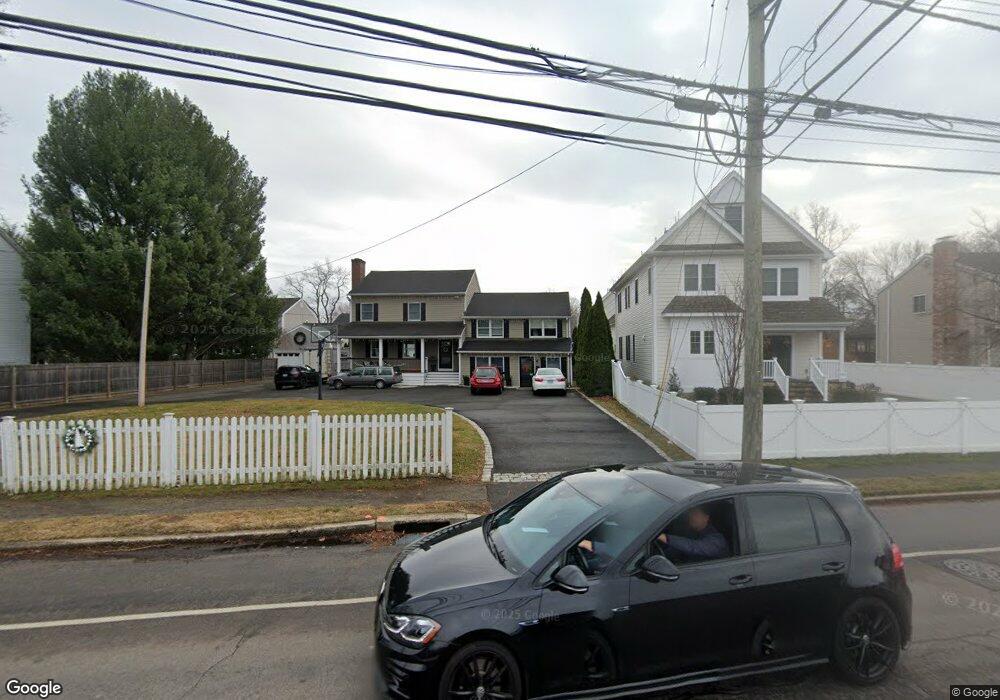 551 Oldfield Rd, Fairfield, CT 06824 - photo 1