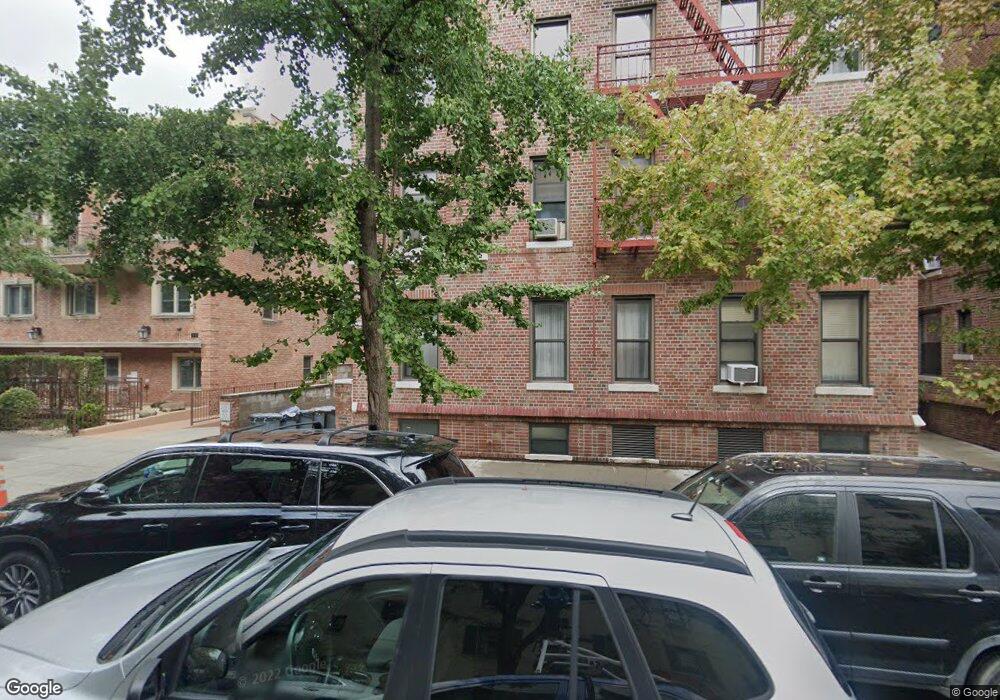 21-10 33rd St unit 15B, Astoria, NY 11105 - photo 1