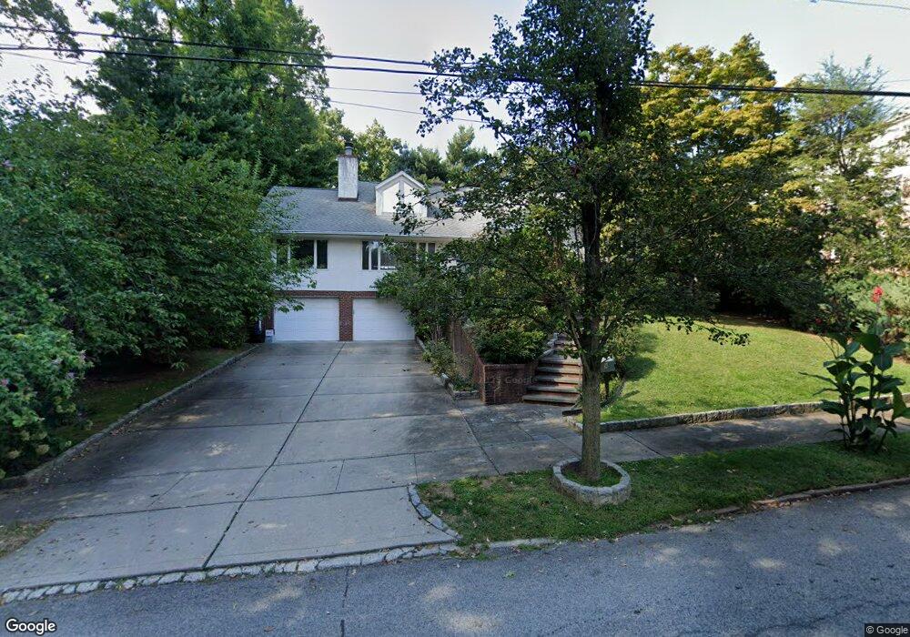 9 Melrose Ln, Douglaston, NY 11363 - photo 1