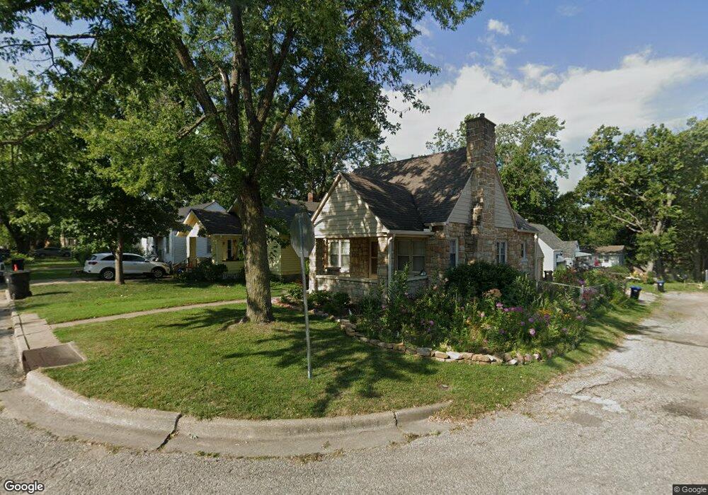 717 SW Roosevelt St, Topeka, KS 66606 - photo 1