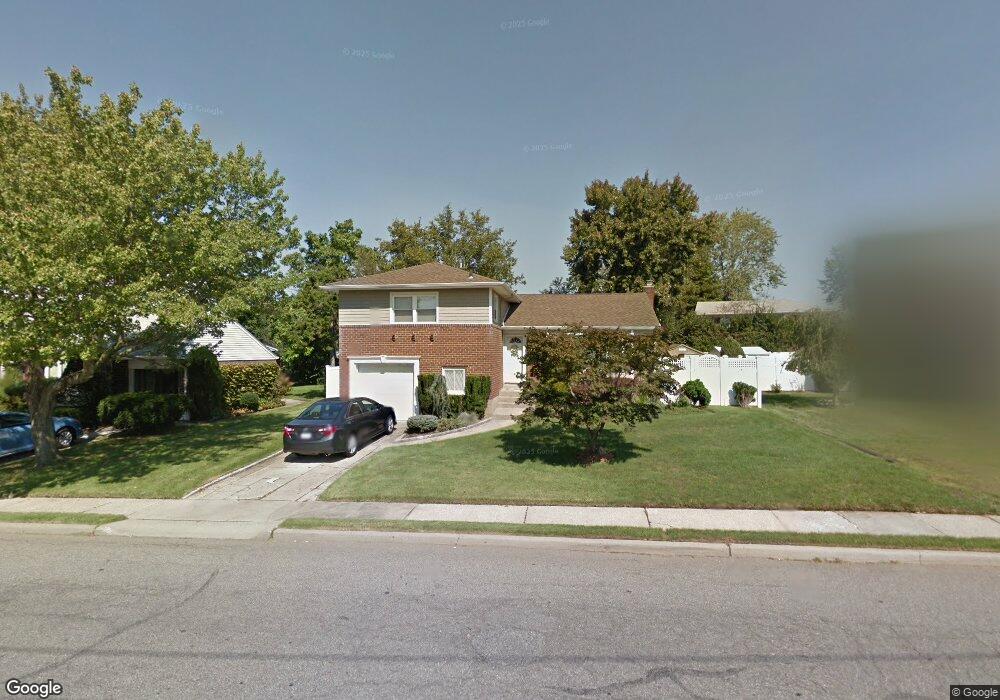 113 Haypath Rd, Plainview, NY 11803 - photo 1