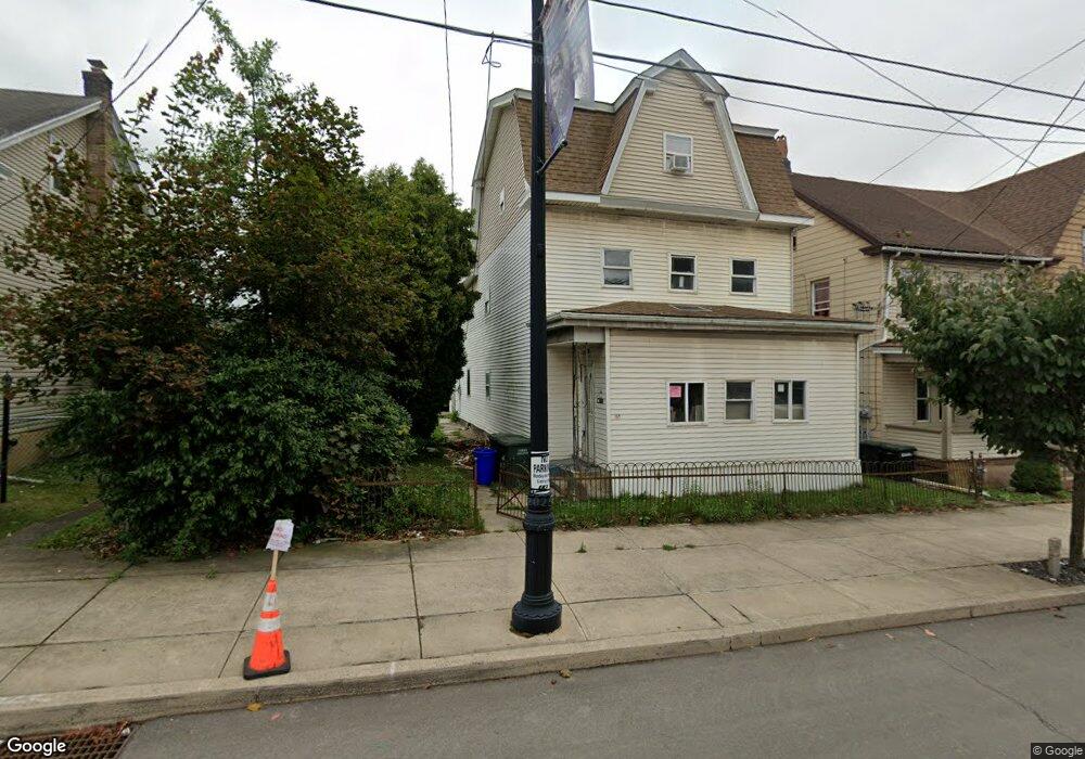 512 E Broad St, Hazleton, PA 18201 - photo 1