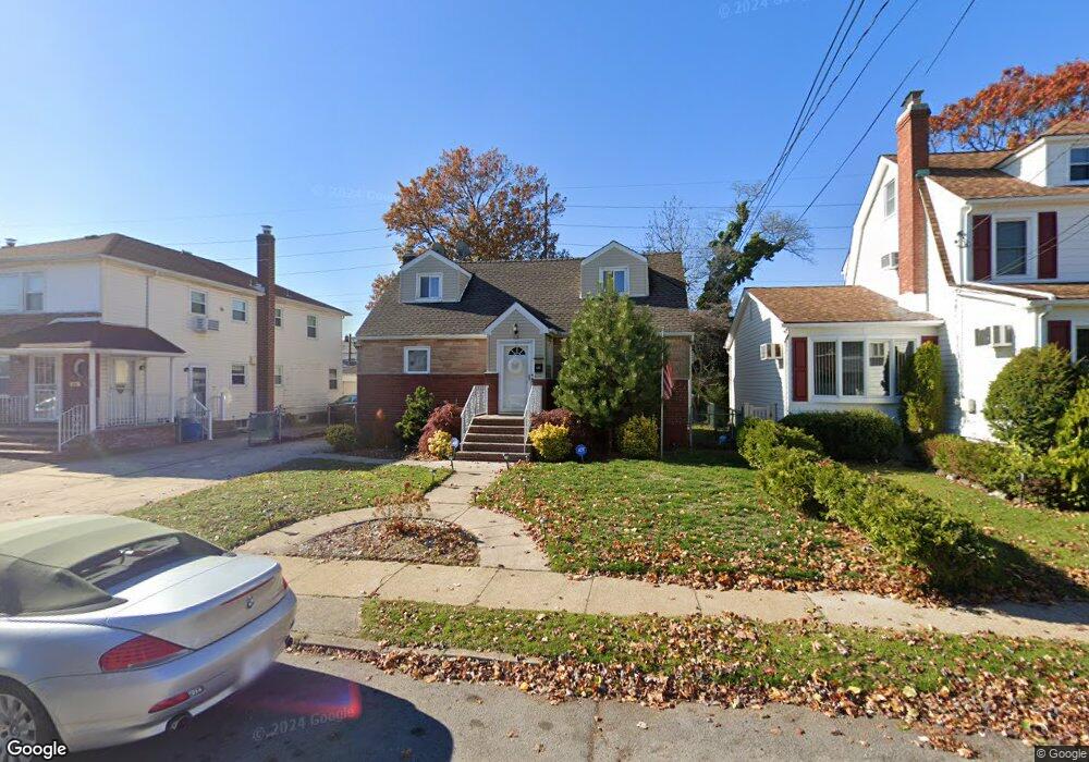 18 Gibson Blvd unit 2nd Fl, Valley Stream, NY 11581 - photo 1