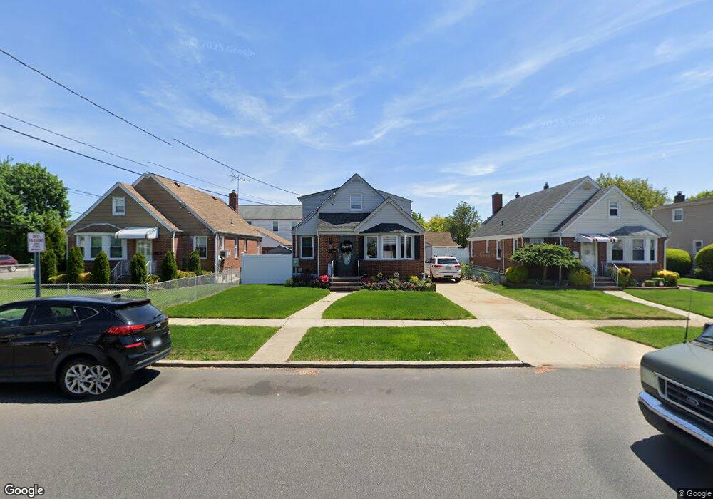 35 Semton Blvd, Franklin Square, NY 11010 - photo 1