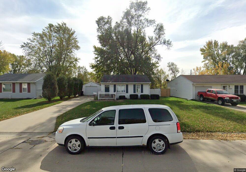 2207 S 8th Ave E, Newton, IA 50208 - photo 1