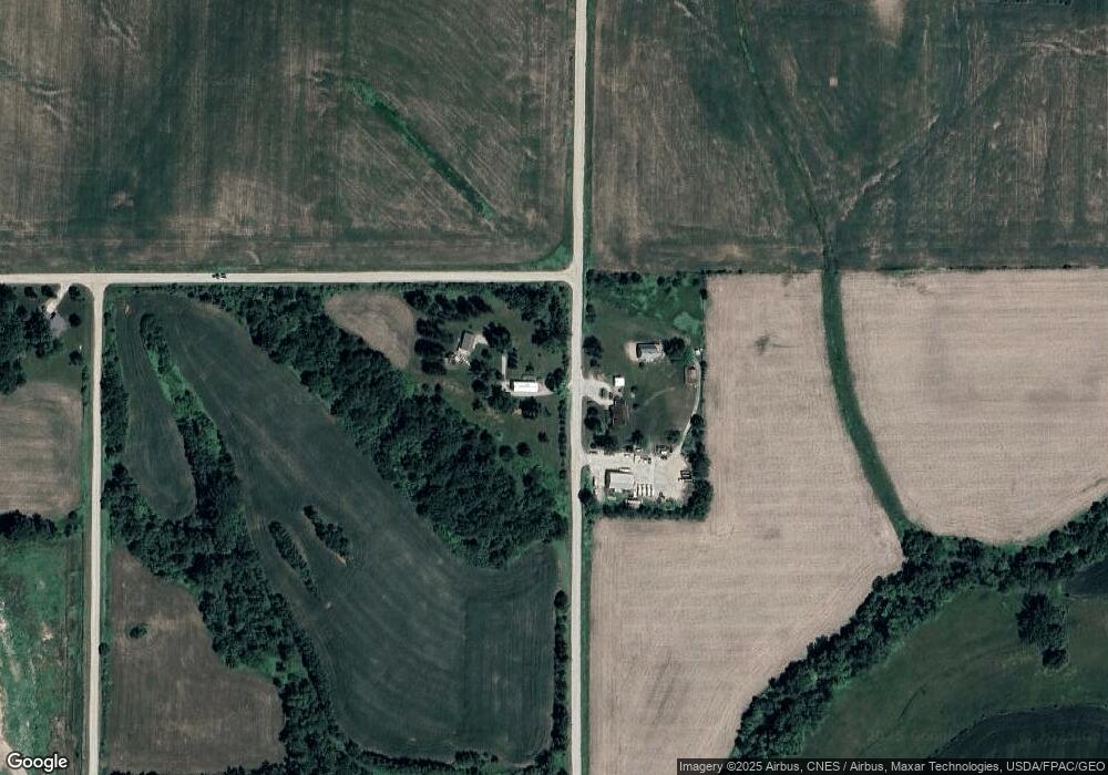 2869 W 4th St S, Newton, IA 50208 - photo 1