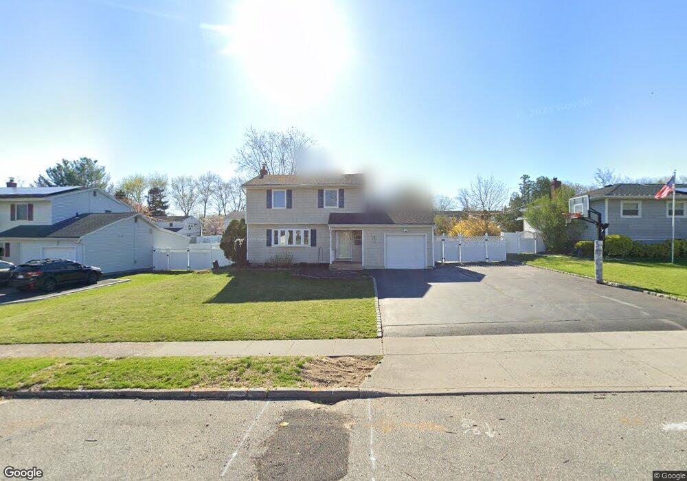 7 Algonquin Ln, ComMacK, NY 11725 - photo 1