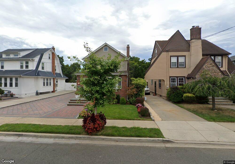 72 Noble St, Lynbrook, NY 11563 - photo 1