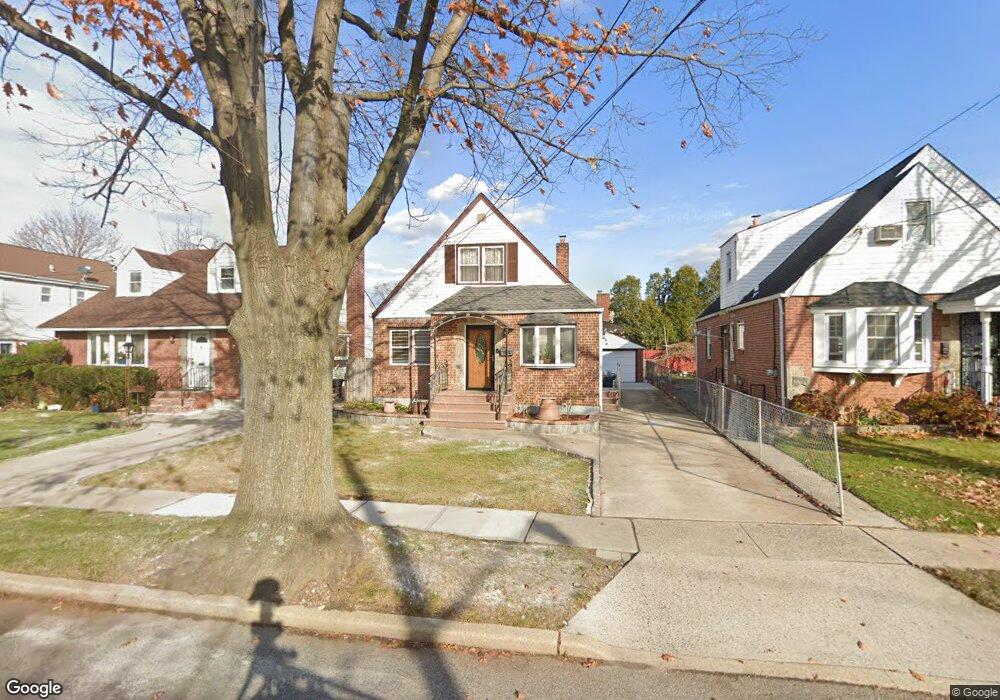 1036 Cherry Ln, Floral Park, NY 11001 - photo 1