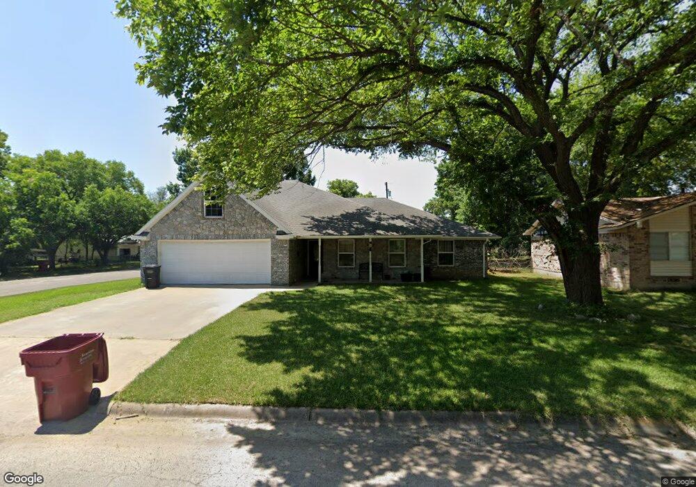 101 W Cunningham St, Bonham, TX 75418 - photo 1