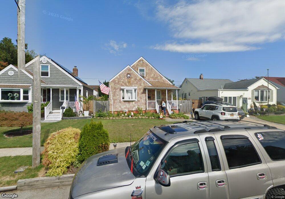 124 Deauville Pkwy, Lindenhurst, NY 11757 - photo 1