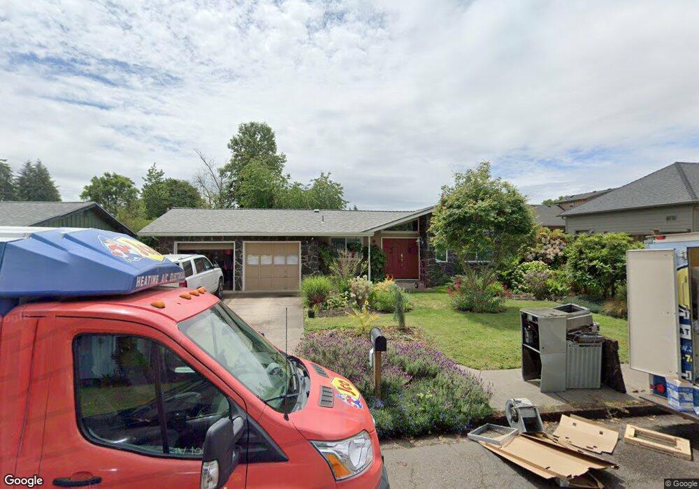 980 Robin Hood Ave, Eugene, OR 97401 - photo 1