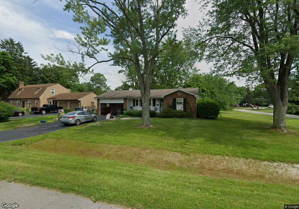 5925 Effingham Rd, Columbus, OH 43213 - photo 1