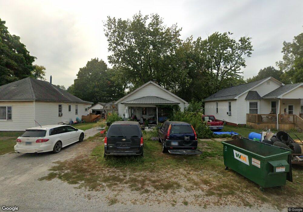 805 N 11th St, Mattoon, IL 61938 - photo 1