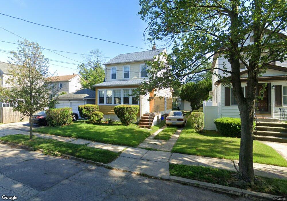 2 Pine Ln, Valley Stream, NY 11581 - photo 1