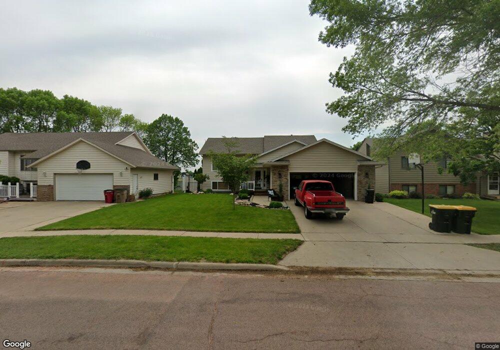 4805 E Maywood Dr, Sioux Falls, SD 57110 - photo 1