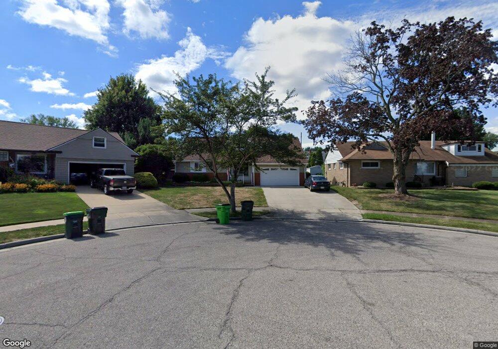 30426 Briar Ct, Wickliffe, OH 44092 - photo 1