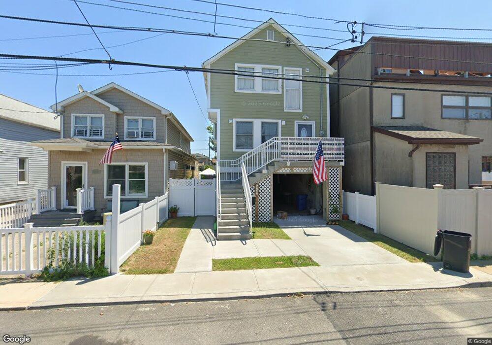 722 Shad Creek Rd, Broad Channel, NY 11693 - photo 1