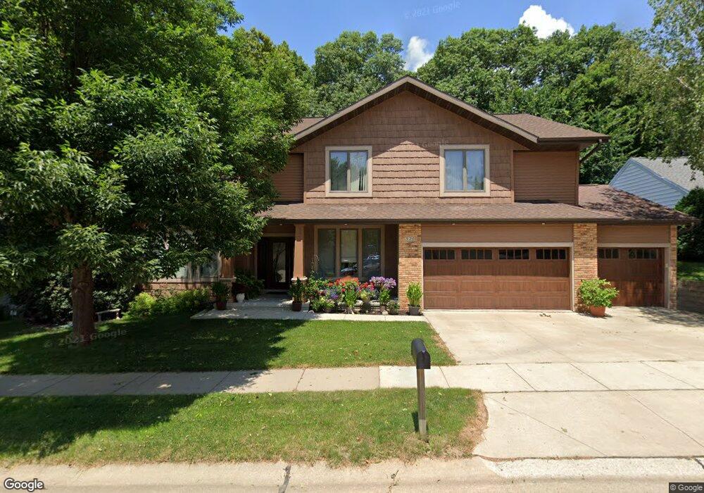 320 McKinsie Ct NE, Cedar Rapids, IA 52402 - photo 1