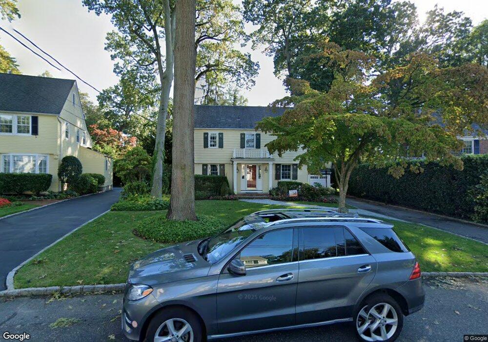 120 Ridge Crescent, Manhasset, NY 11030 - photo 1