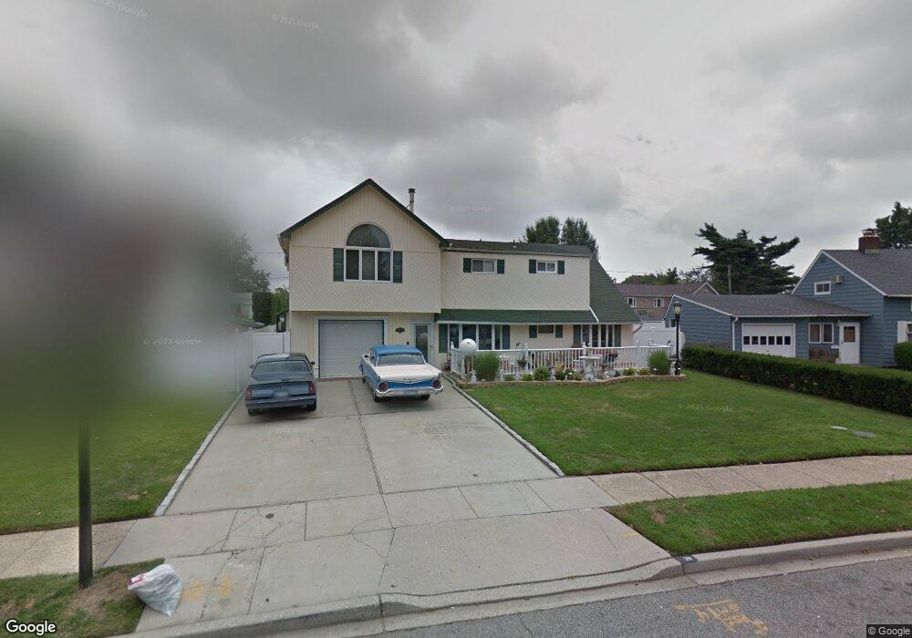 39 Raspberry Ln, Levittown, NY 11756 - photo 1