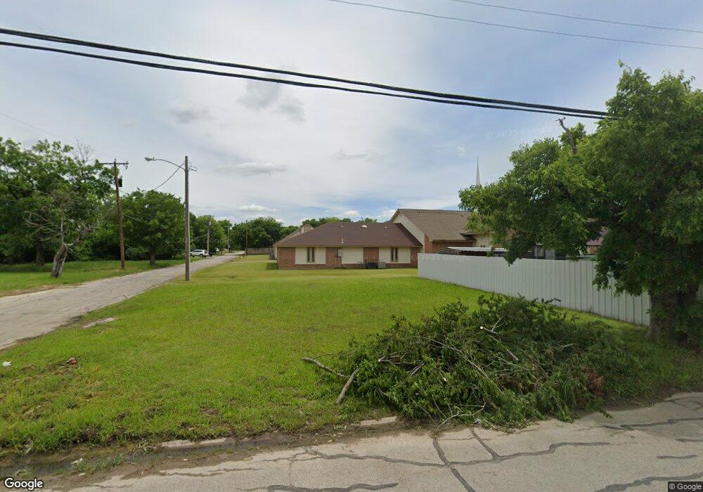 714 N Brazos Ave, Cleburne, TX 76031 - photo 1