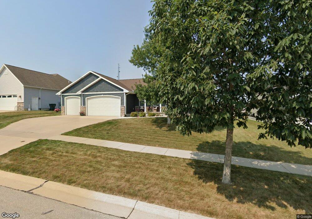 1222 Koudsi Blvd NW, Cedar Rapids, IA 52405 - photo 1
