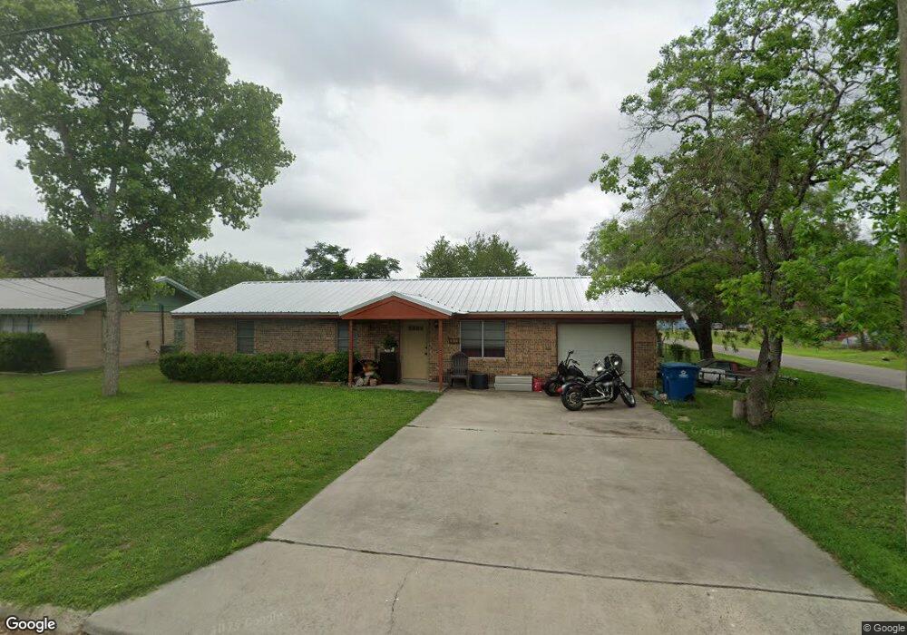 909 W Flournoy St, Beeville, TX 78102 - photo 1