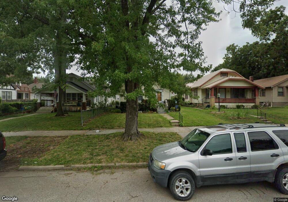 2217 SW Huntoon St, Topeka, KS 66604 - photo 1