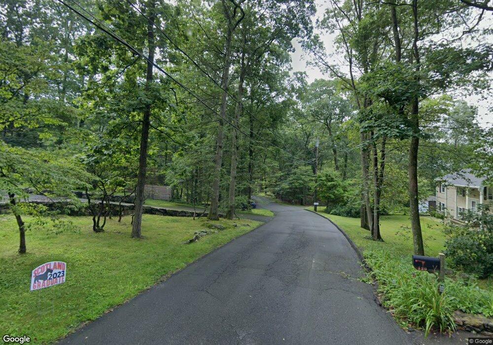 132 Round Lake Rd, Ridgefield, CT 06877 - photo 1