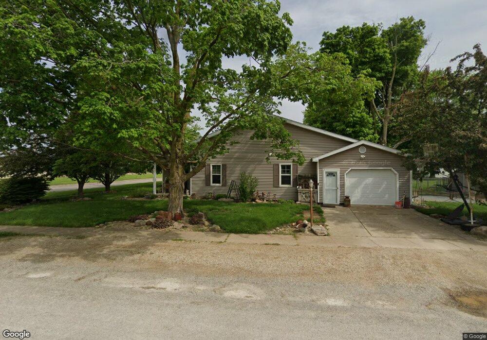 824 S 9th St, Mattoon, IL 61938 - photo 1