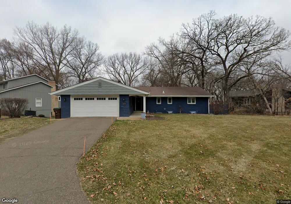 16664 Meadowbrook Ln, Wayzata, MN 55391 - photo 1