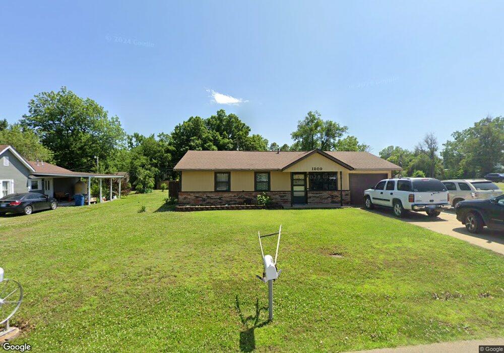 1209 E Moses St, Cushing, OK 74023 - photo 1