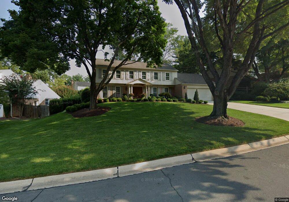 9405 Wooden Bridge Rd, Potomac, MD 20854 - photo 1